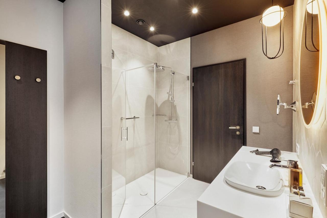 Hyperion Hotel Salzbourg Extérieur photo A shower enclosure